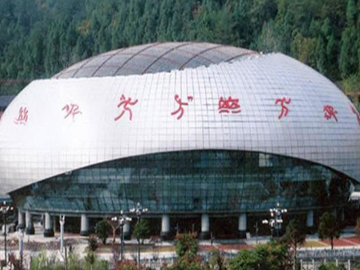 辛集体育中心球形网架加工安装